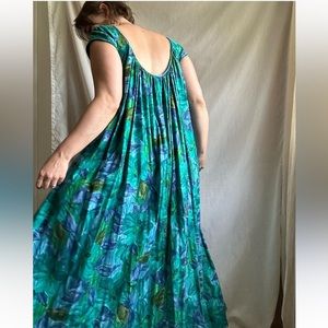 Vintage Hawaiian Waltah Clarke’s Dress with Waterfall Back